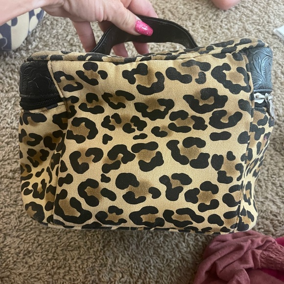 Isabella’s Journey Leopard Print Makeup Cosmetic Zip Up Toiletry Bag - Picture 3 of 7